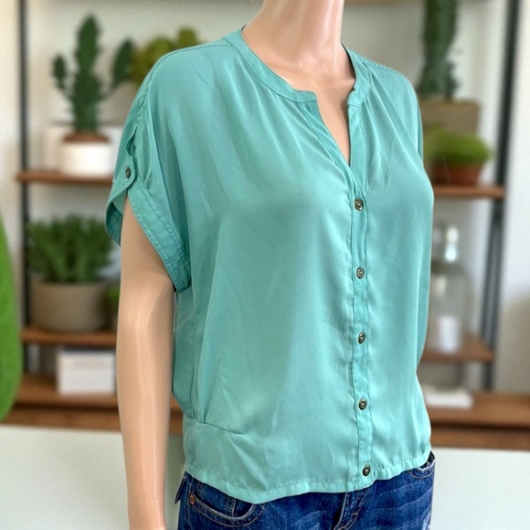 Xhilaration Seafoam Green Cold Shoulder Short Sleeve Top - Picture 5 of 16